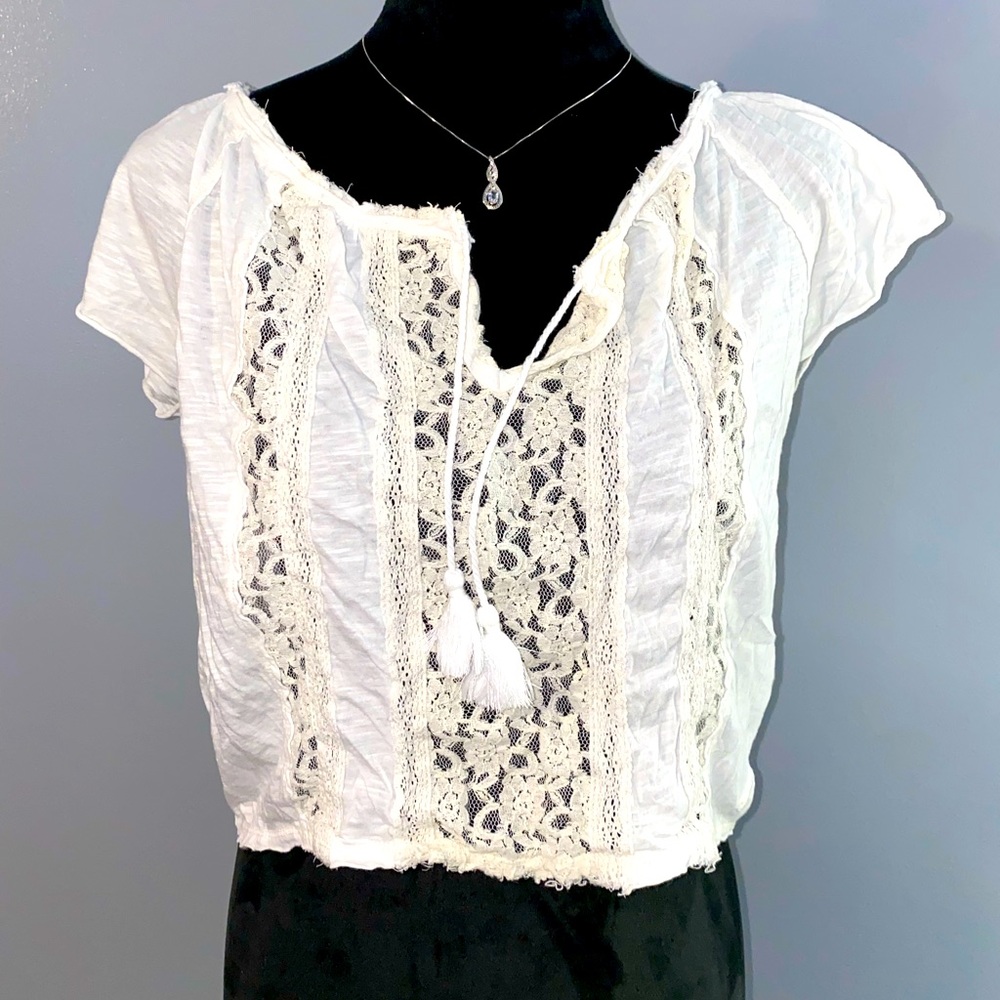 American eagle size medium. barely worn.